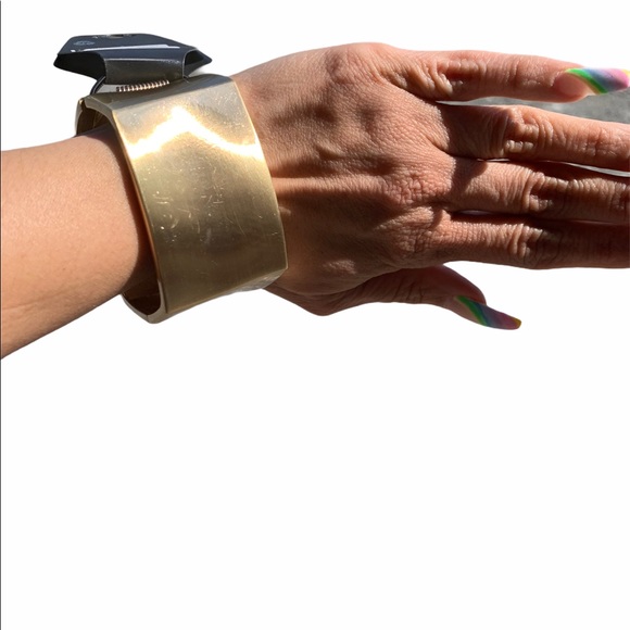 Chunky gold colored bracelet - Picture 8 of 11